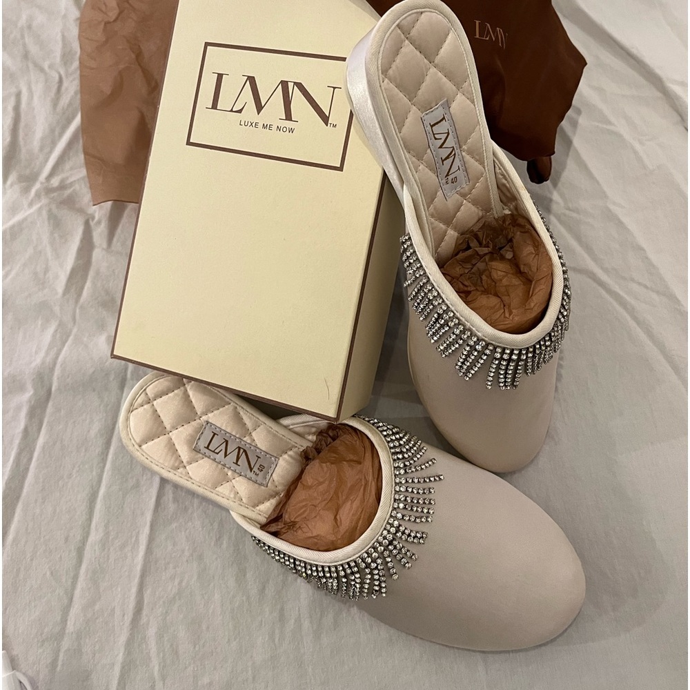 New Luxe Me Now Cream (crème or off white) Satin Eyelash Slippers Size 37/7